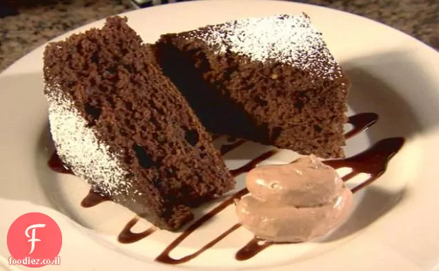 עוגת שוקולד לחה במיוחד עם ציפוי שוקולד-קינמון