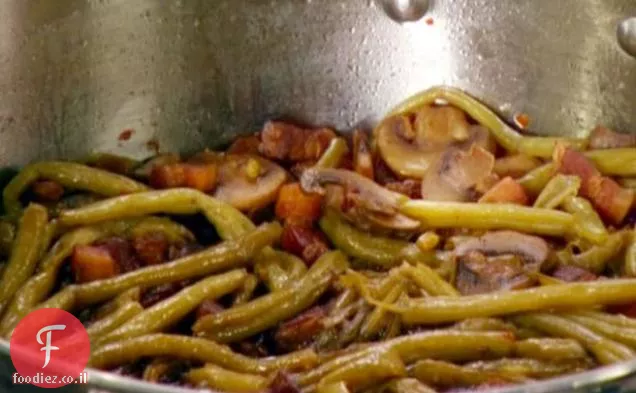שעועית ירוקה מטוגנת בייקון