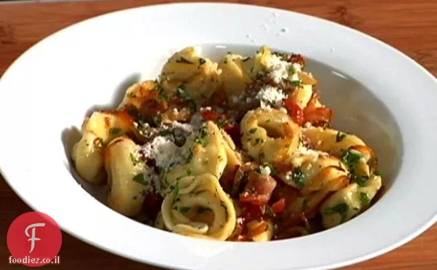 (אינטרנט בלעדי) סיבוב 2: Tortellini עם בצל קרמל ובייקון