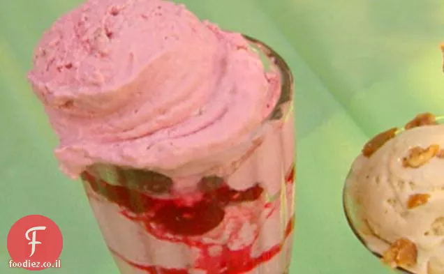 גלידת Stracciatelle Raspberry