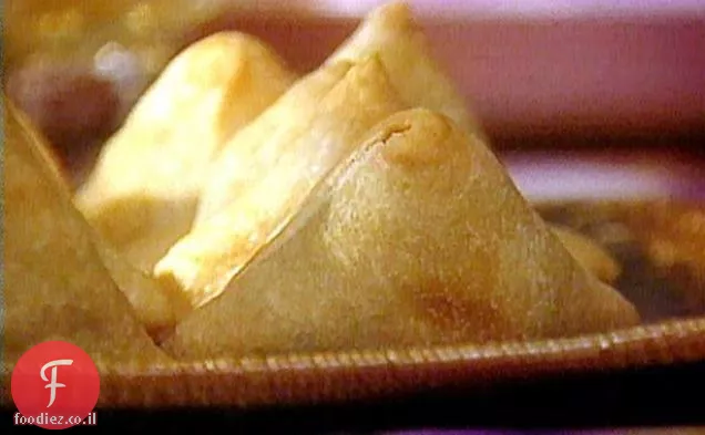 מאפים ממולאים תפוחי אדמה מתובלים: סמוסה