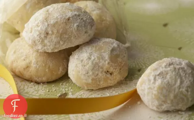 Kourabiedes (יוון): עוגיות סוכר אגוז