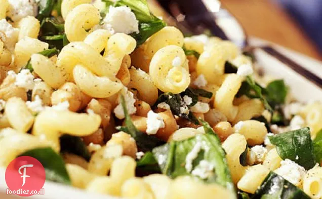 Cavatappi עם תרד, שעועית חומוס, ו פטה