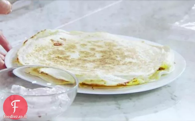 סיבוב 2-חג ההודיה Quesadilla עם רוטב שמנת חמוציות טבילה