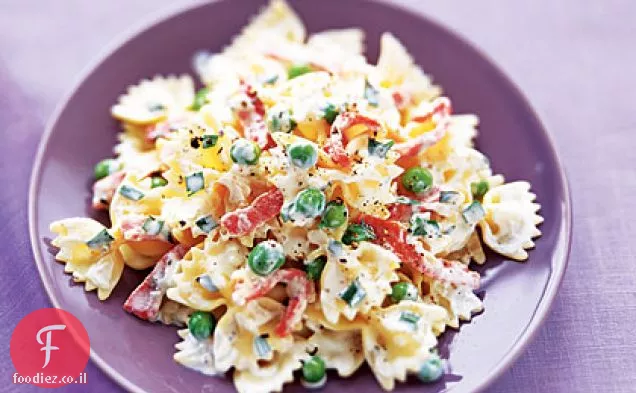 סלמון מעושן ו Farfalle ברוטב שמנת לימון