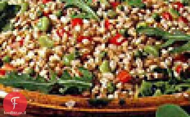 סלט פארו עם אפונה, פאבות, ארוגולה ועגבניות