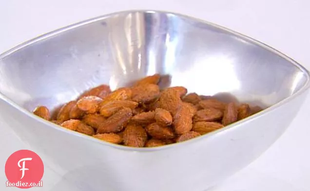 שקדים מתובלים