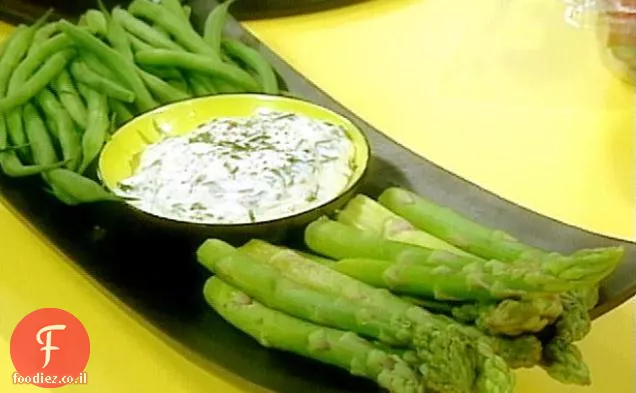 אספרגוס ושעועית ירוקה עם מטבל לימון טרגון