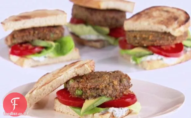 המבורגרים עדשים עם מיונז לימון-בזיליקום