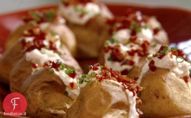 מיני תפוחי אדמה אפויים עם Mascarpone ו Prosciutto Bits