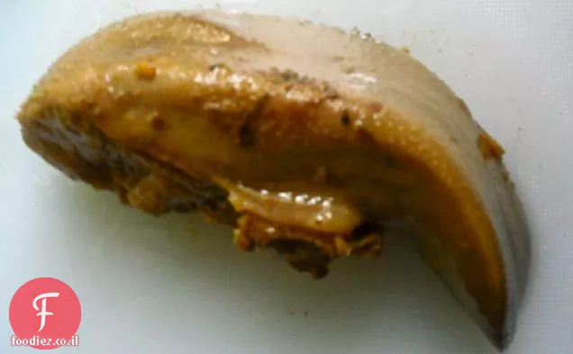 חתיכות מגעיל: קונפי של לשון חזיר עם סלט עדשים חם