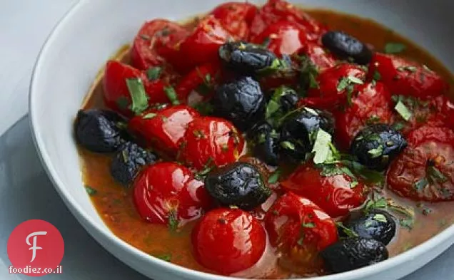 עגבניות שרי עם זיתים