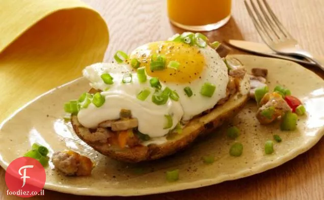 תפוחי אדמה ממולאים בשר מחבת Hash עם ביצים מטוגנות