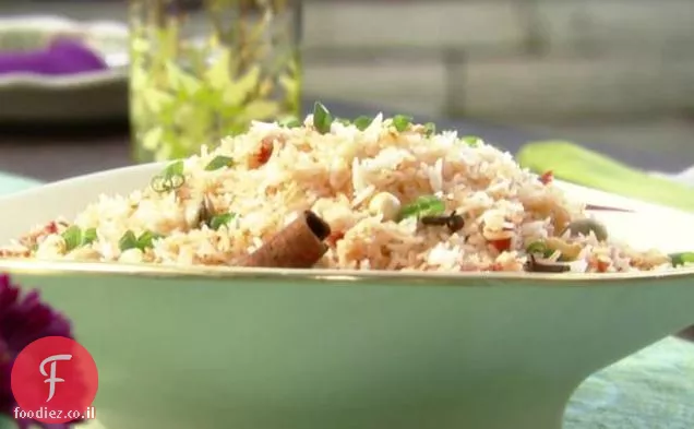 עגבניות, בצל ירוק ופולאו בוטנים (Pilaf)
