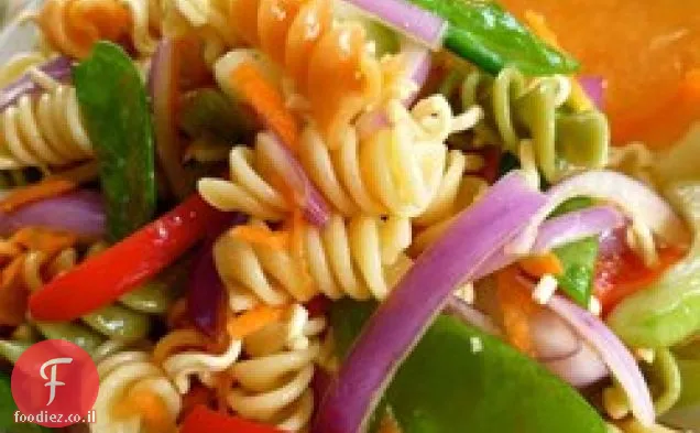 אטריות אסייתיות וסלט פסטה