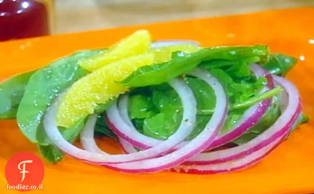 סלט תרד עם תפוזים וגבינת עיזים חמה