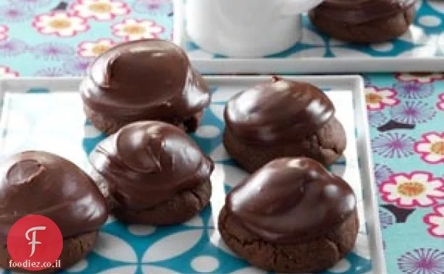 עוגיות דובדבן מכוסות שוקולד