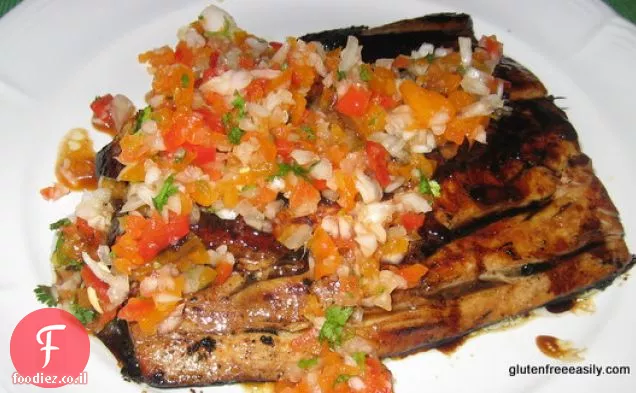 ג'ינג'ר Glazed Mahi Mahi עם פיקו דה גאלו