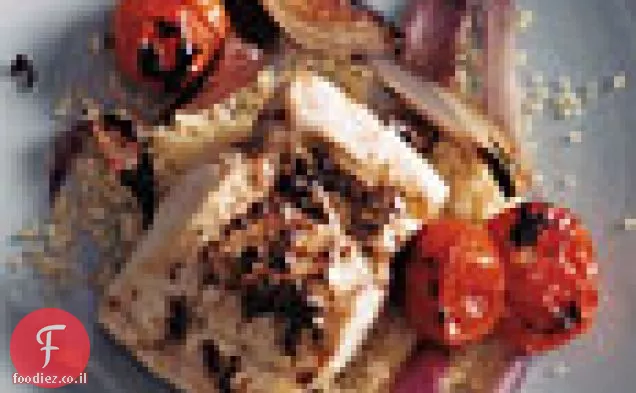 Mahimahi עם בצל חרוך, עגבניות, וטפנד ויניגרט