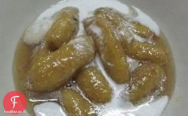 בננות קאי מסוכרות בסירופ וקרם קוקוס