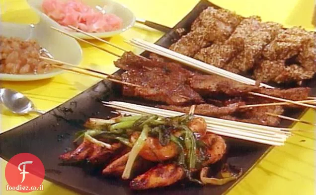 מסיבת ברביקיו בסגנון יפני: יקיטורי עוף, בשר בקר עם ג'ינג'ר וסויה, 5 תבלינים ושומשום אהי צרוב