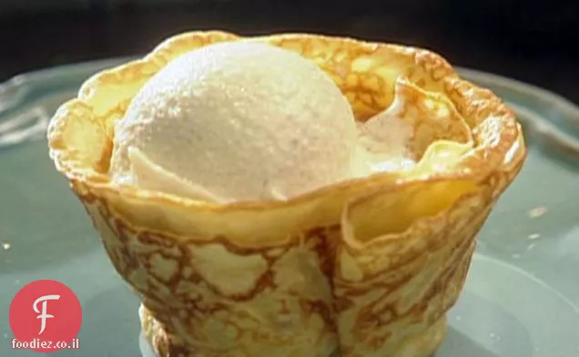 קרפים סוזט עם גלידת וניל ורוטב חמאת תפוזים