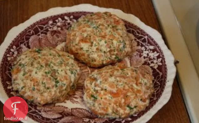 המבורגר סלמון אסייתי עם בצל ירוק