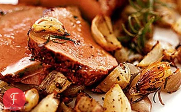 פילה קלוי של בשר עם סטילטון וקריספי Shallots