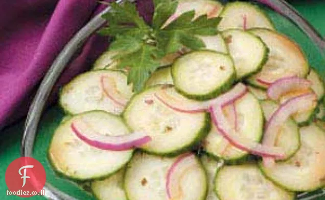 סלט בצל ומלפפון אסייתי