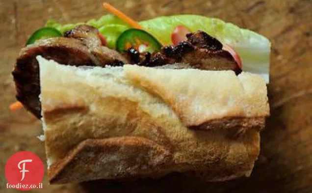 בשר חזיר מקורמל Bánh Mì