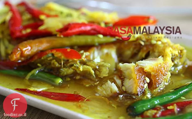 מתכון לדגים של Nyonya Acar (acar Hu)