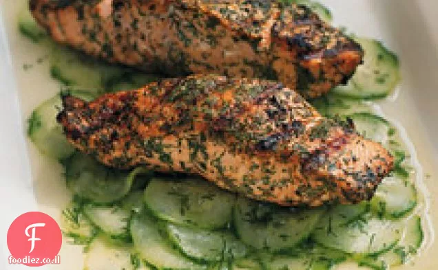 שמיר סלמון במרינדה עם מלפפונים חמוצים