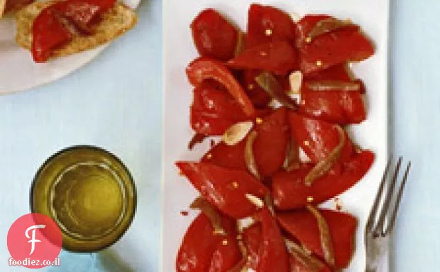 פלפלים אדומים קלויים עם אנשובי ושמן זית