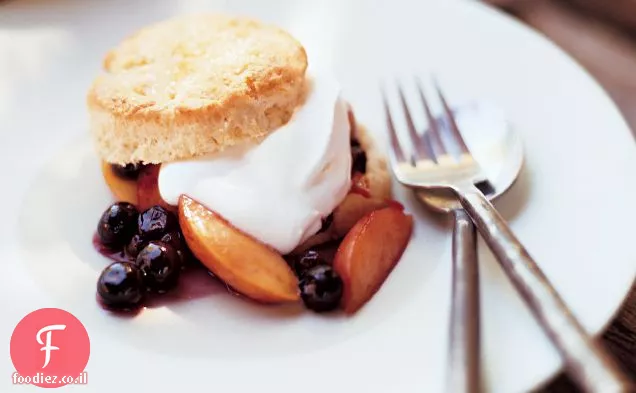 חם נקטרינה אוכמניות Shortcakes