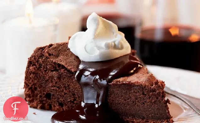 עוגת שוקולד קלמנטינה עם רוטב שוקולד חם