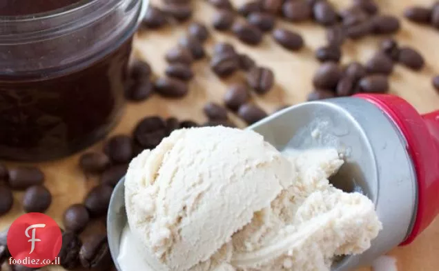 גלידת קפה עם רוטב פאדג'חם