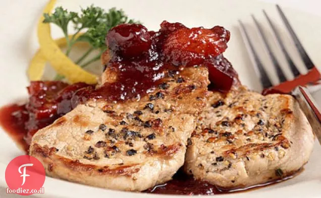 מדליונים חזיר Peppercorn עם רוטב חמוציות