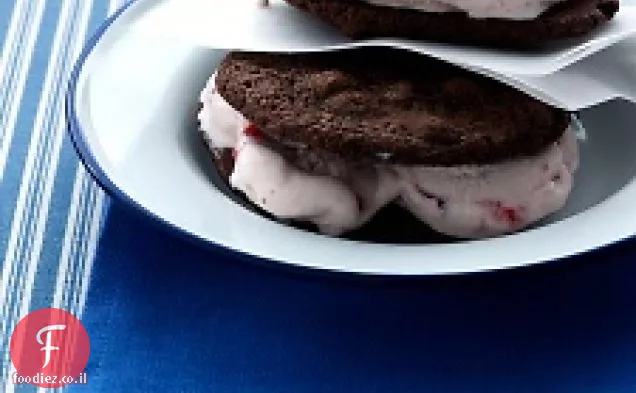 כריכי גלידת תות-שוקולד