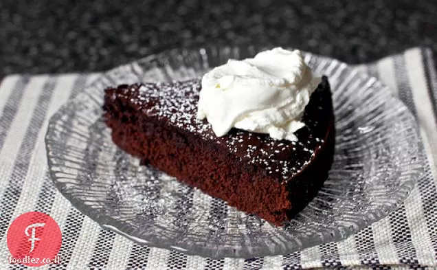 עוגת שוקולד עם יין אדום וקצפת מסקרפונה