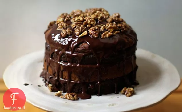 עוגת יום הולדת בננה שוקולד עם אגוזי מלך מזוגגים מייפל