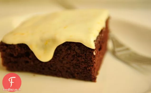 עוגת שוקולד עמוקה עם זיגוג כתום