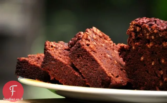 עוגת שוקולד עם פודינג אבוקדו