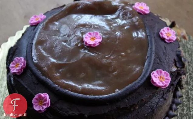 עוגת שוקולד עם מילוי קרמל Fleur De Sel
