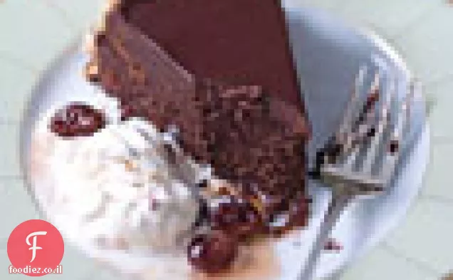 עוגת שוקולד ללא קמח עם אגוזי לוז קלויים וברנדי Ch