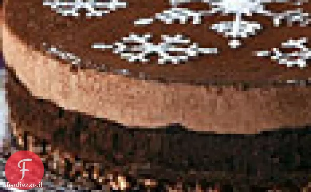 עוגת מוס שוקולד חלב עם קרום אגוזי לוז