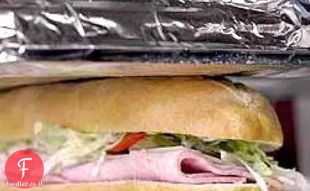 קלאסי קובני חצות (Medianoche) סנדוויץ