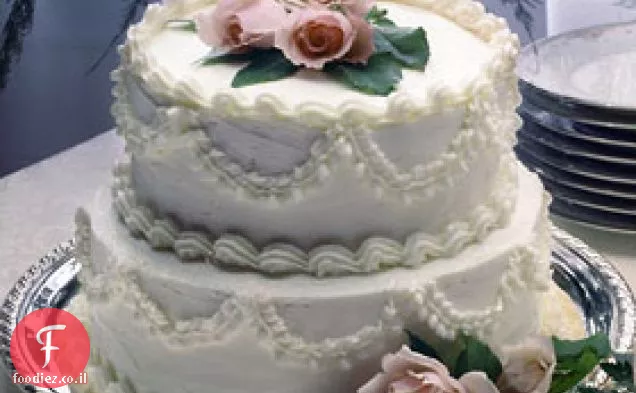 עוגת חתונה עם תחרת פטל