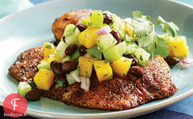 ספייס שפשף Tilapia עם Tomatillo, שעועית שחורה & סלט מנגו