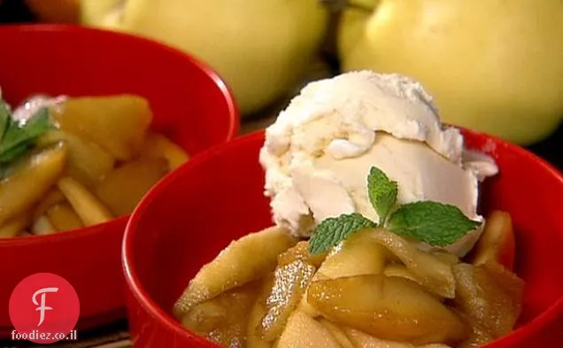 עוגת תפוחים ללא סרטנים עם גלידת וניל