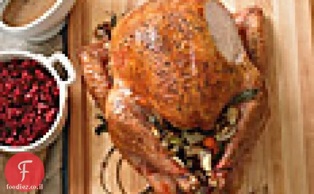 תרנגול הודו צלוי עם בריח ערער עם רוטב פטריות Chanterelle